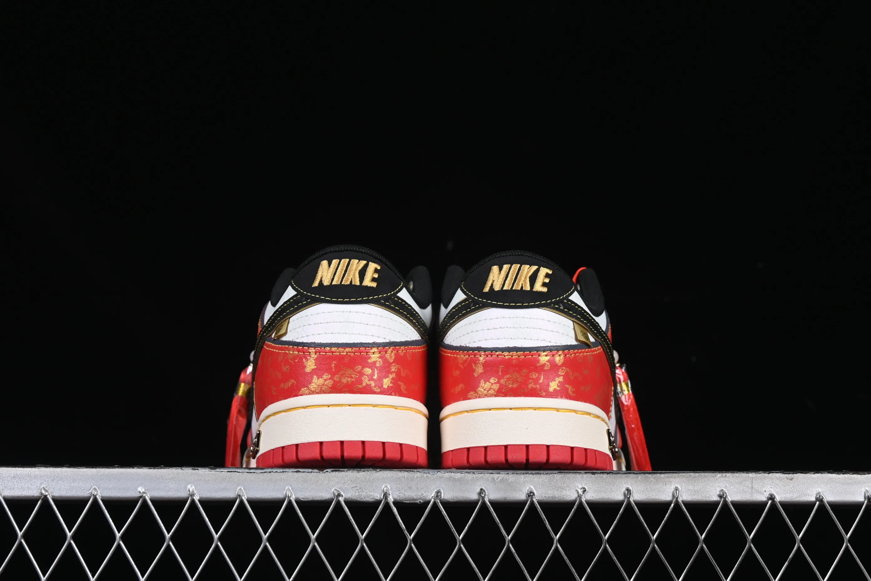 All categories Nk SB Dunk Series Nk SB Dunk Low Low-top sneakers Nk SB Dunk Low Chinese New Year Festive Red Anniversary high-end customization Low-top casual sneakers RW1220-005